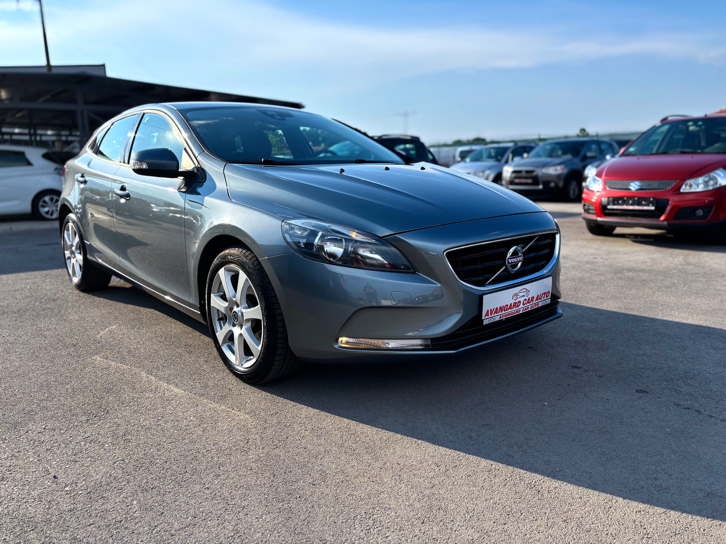 VOLVO V40