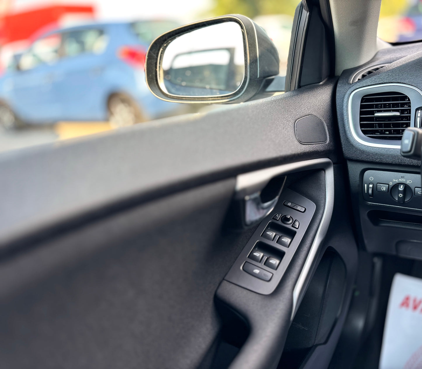 VOLVO V40