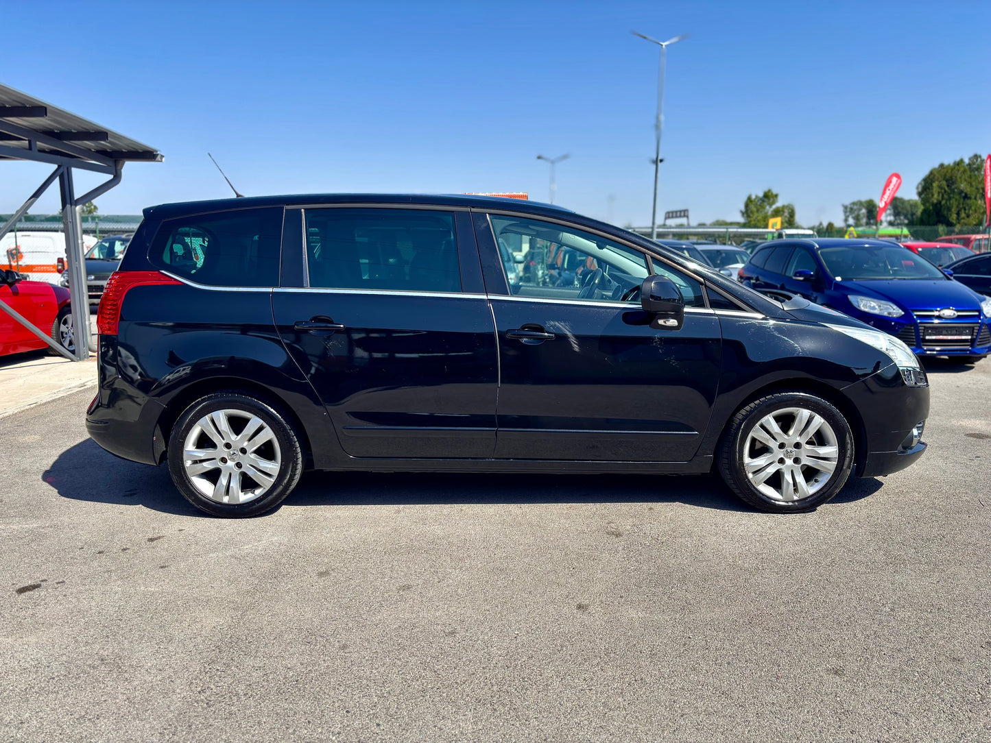 PEUGEOT 5008