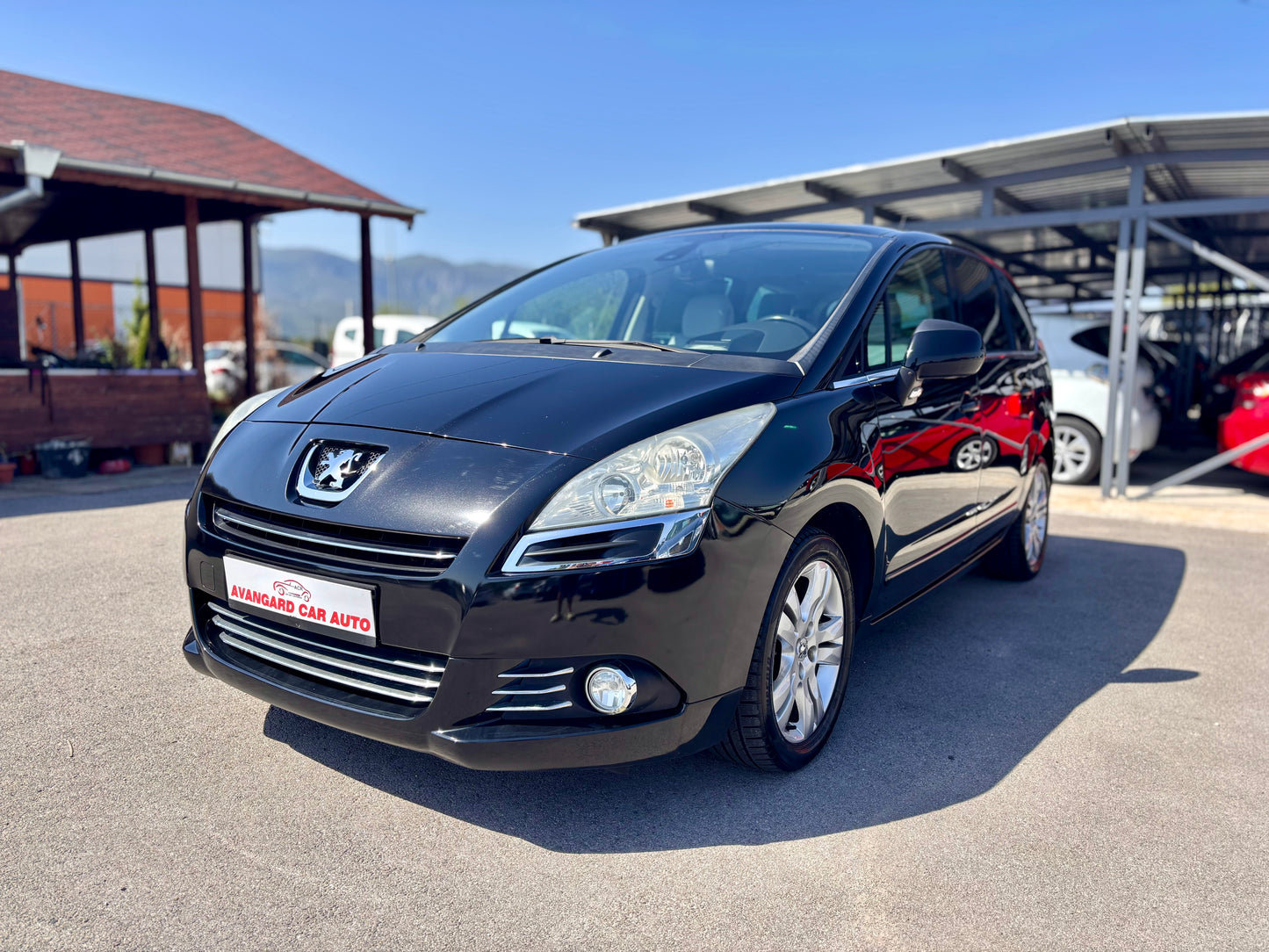 PEUGEOT 5008