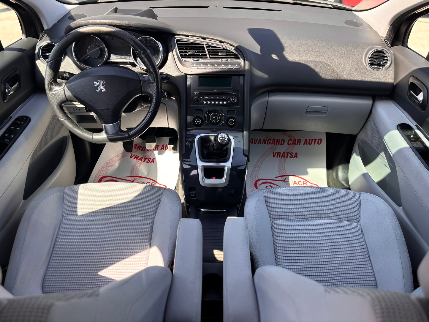 PEUGEOT 5008