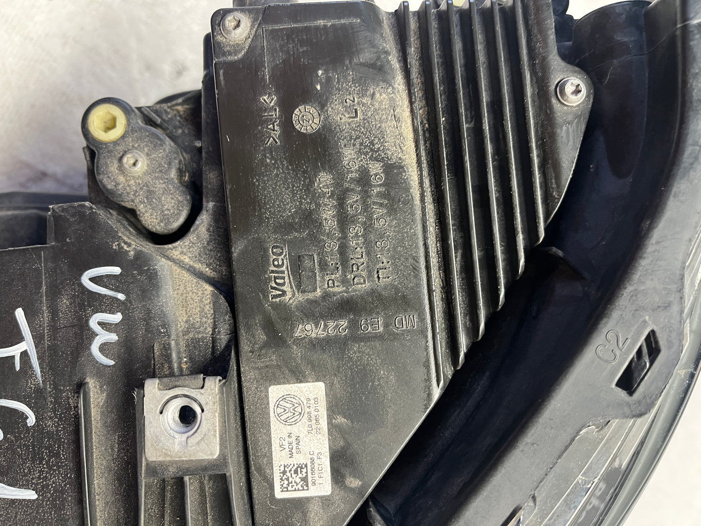 Volkswagen T6 десен и ляв фар LED