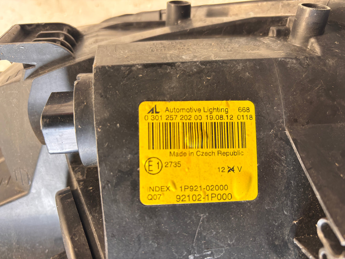 KIA Venga десен фар