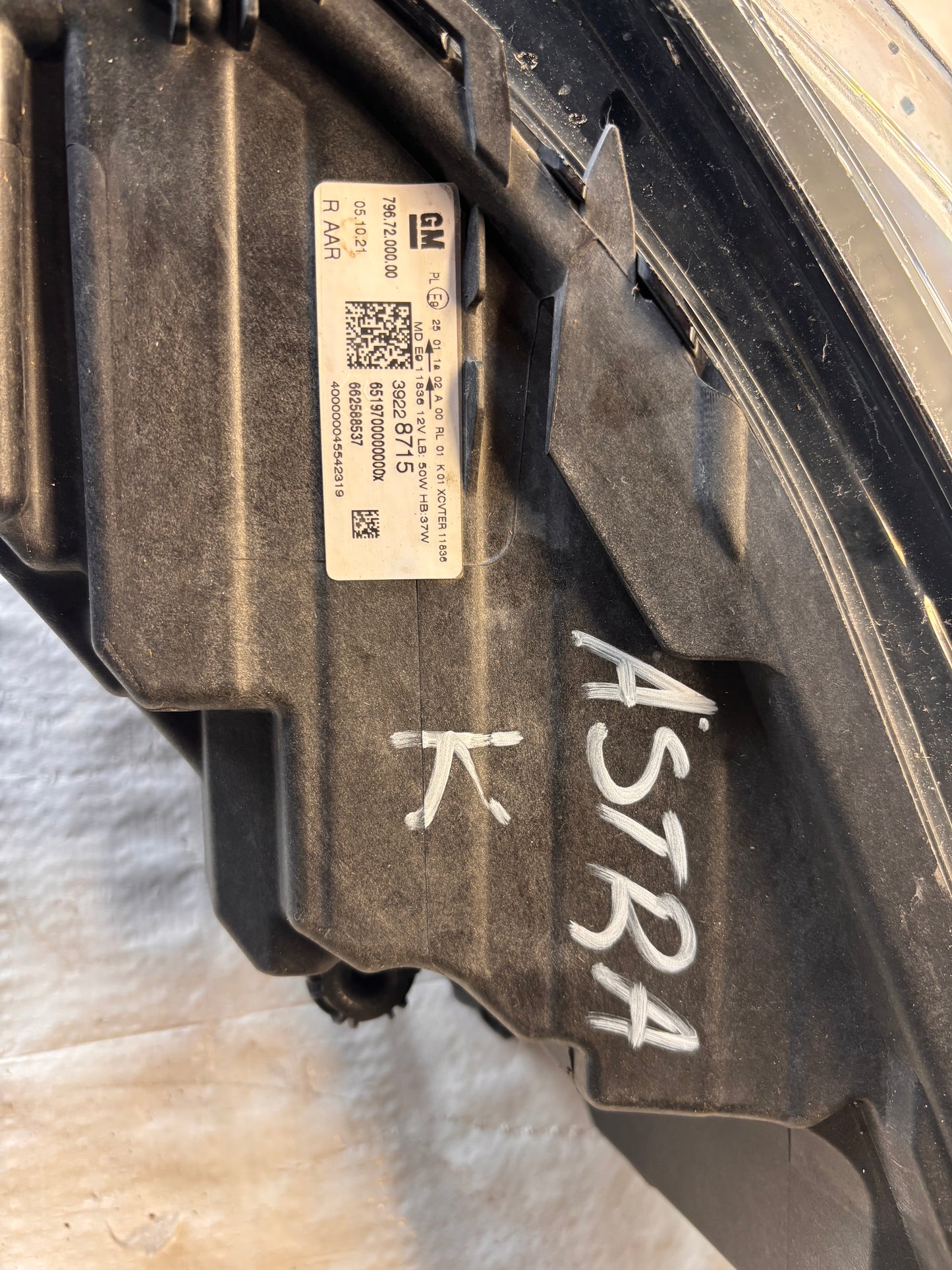 Десен LED фар Opel Astra K