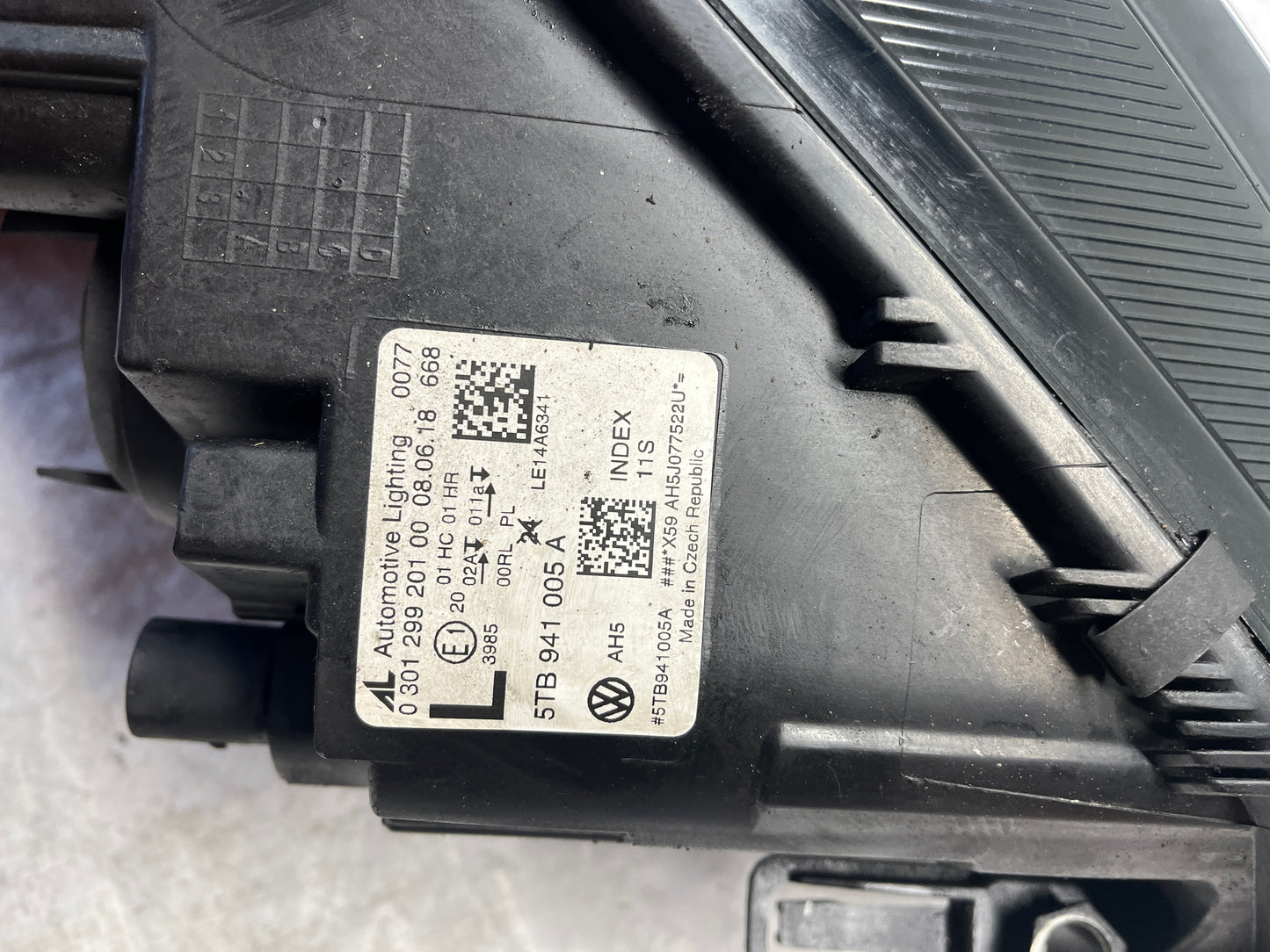 Фар Volkswagen Touran 15-