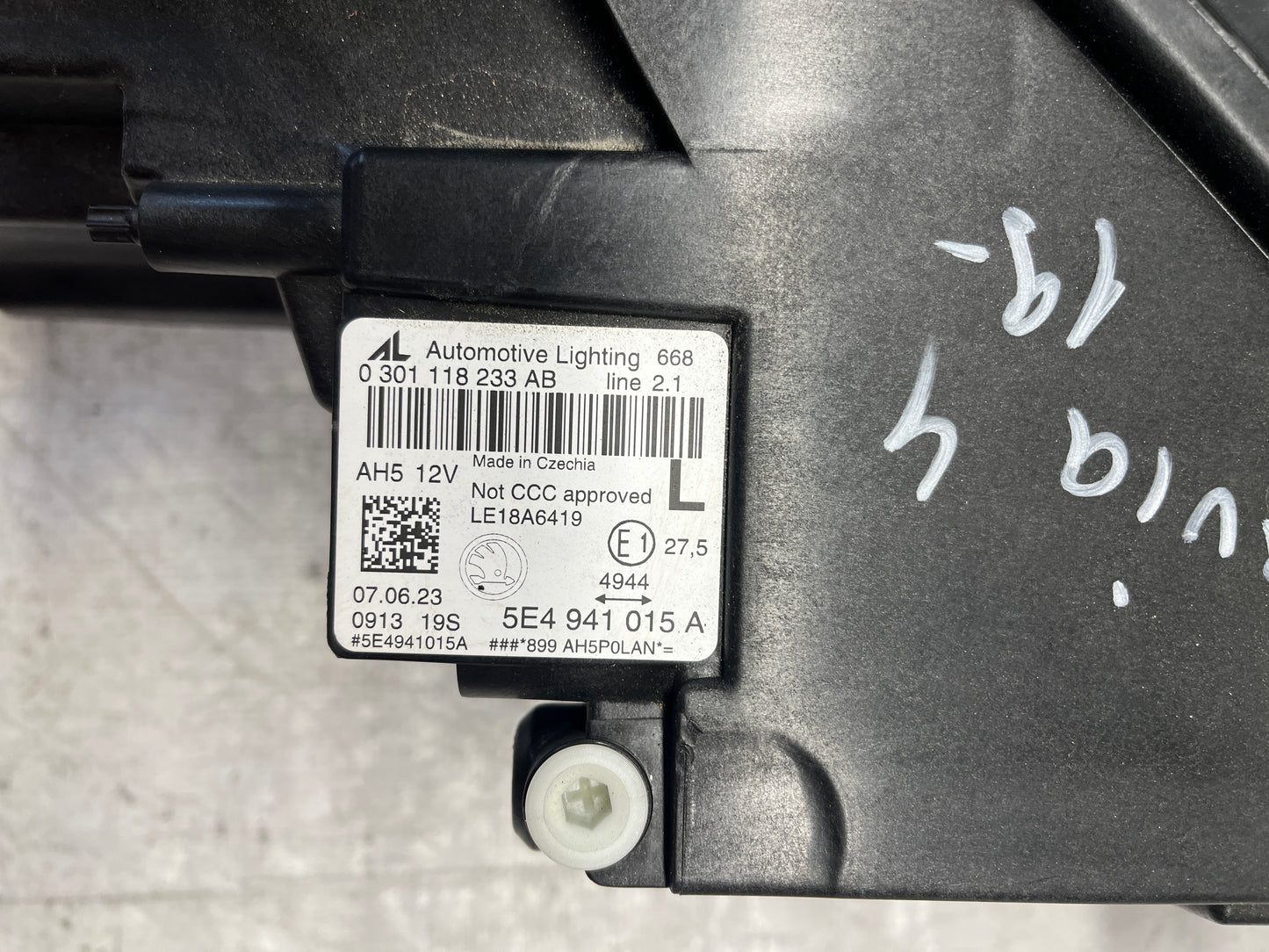 Ляв фар Skoda Octavia 2022-