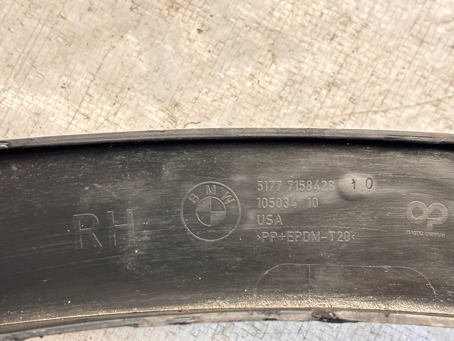 BMW X5 E70 (2007–2013) – дясна лайсна за калник