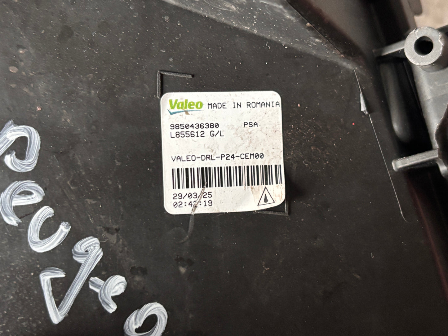 LED дневна светлина (DRL) • Peugeot 2008 23-