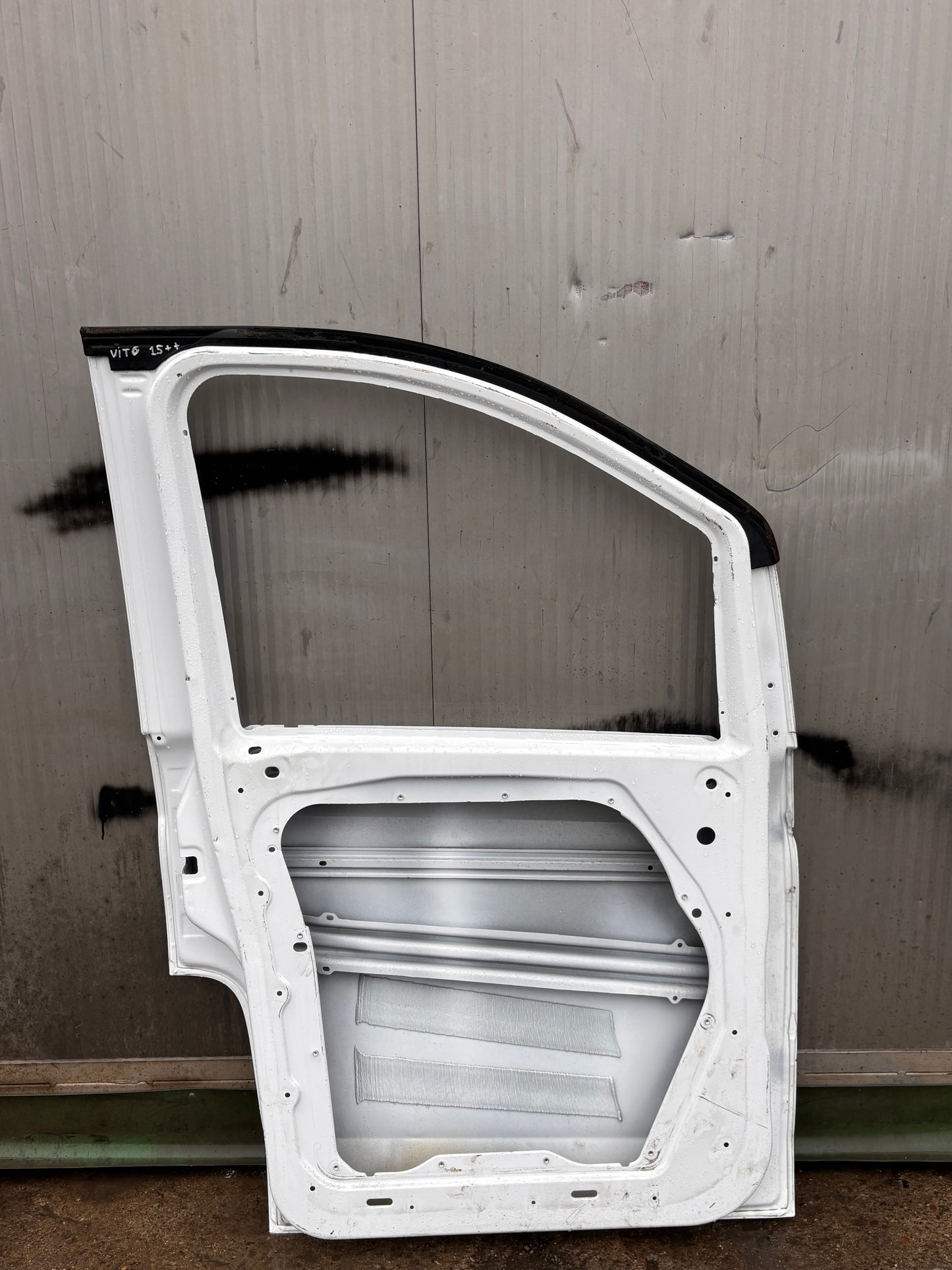 Предна лява врата • Mercedes Vito