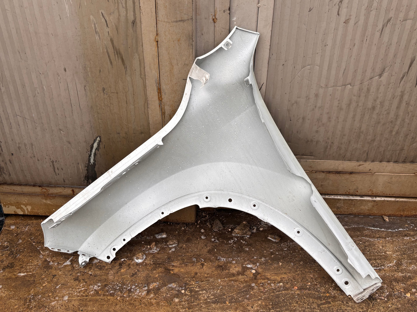 Калник преден десен • BMW X1 U11 •