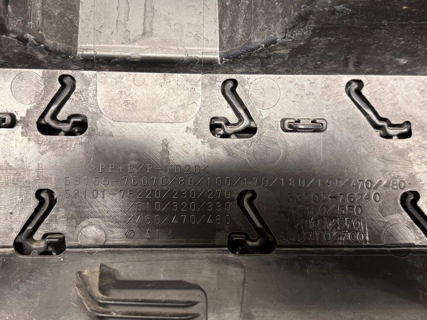 Решетка предна • Lexus UX