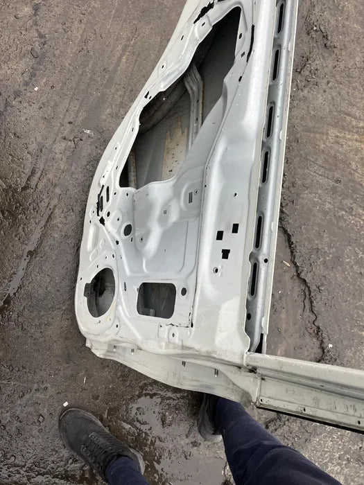 Врата Nissan Pulsar