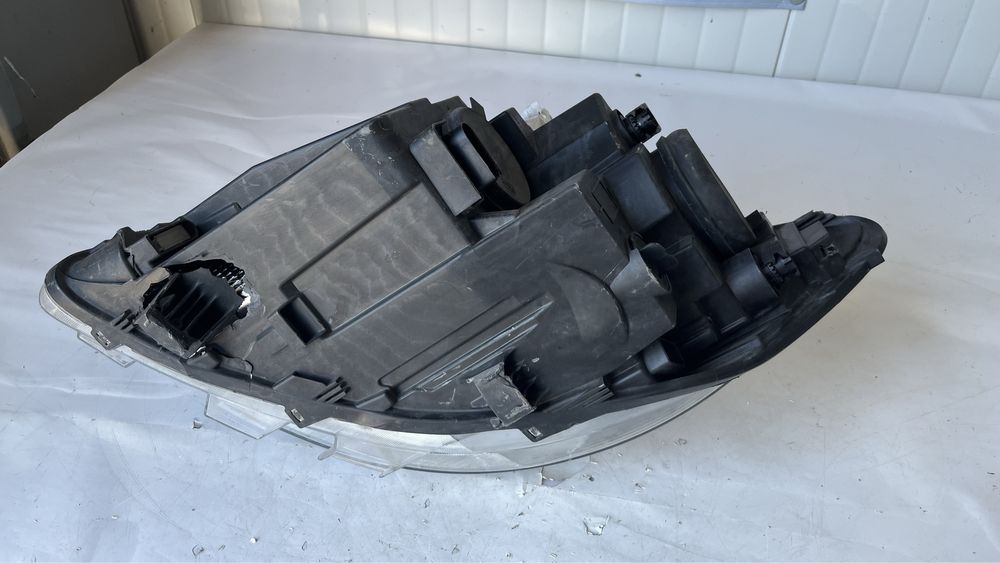 2 броя десен фар Mercedes Sprinter 2018-