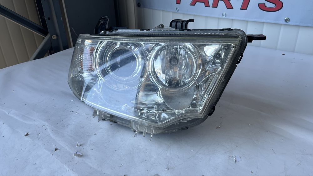Десен фар Mitsubishi L200