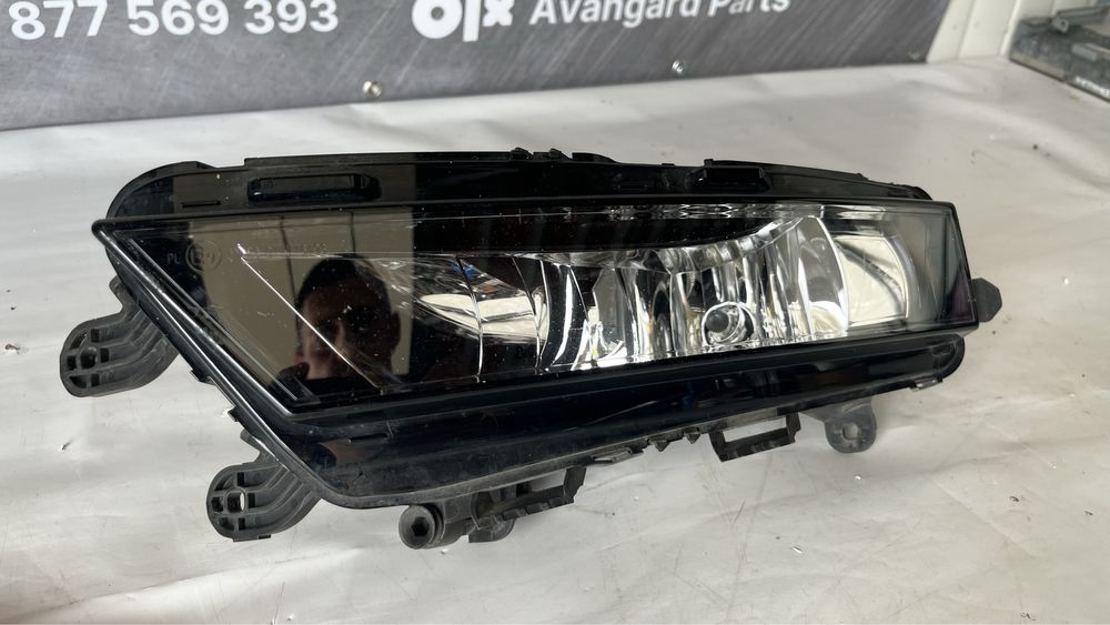 десен халоген Skoda Octavia 3 (2014-2019)