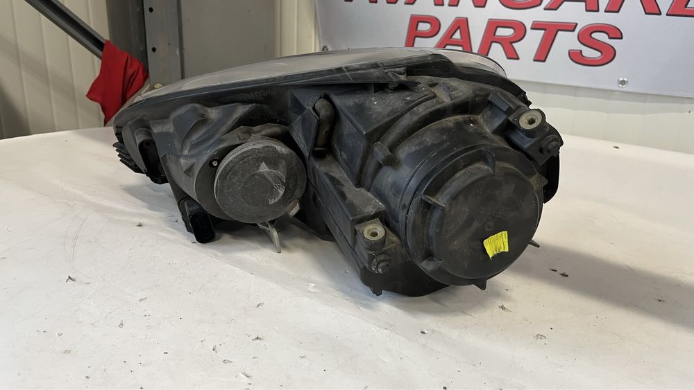 2 броя десен фар Volkswagen Golf 5