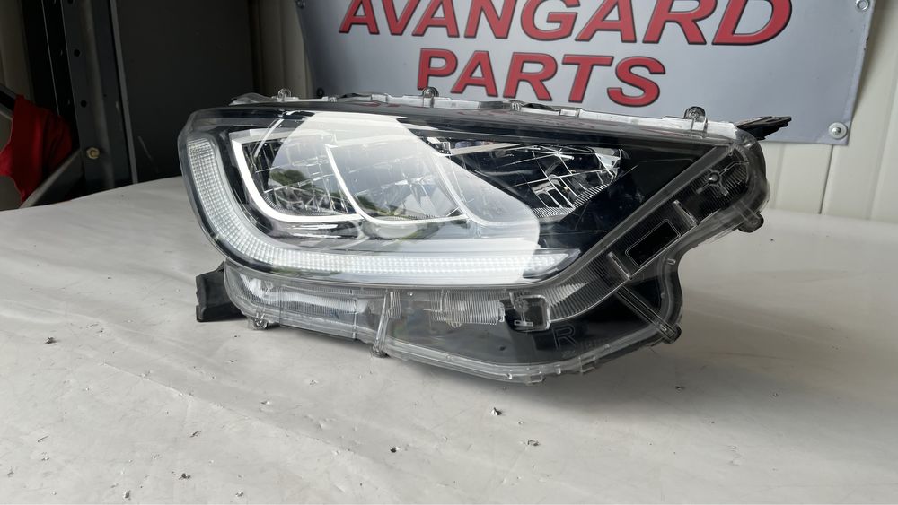 Ляв и десен фар Toyota Yaris 2020- Full led