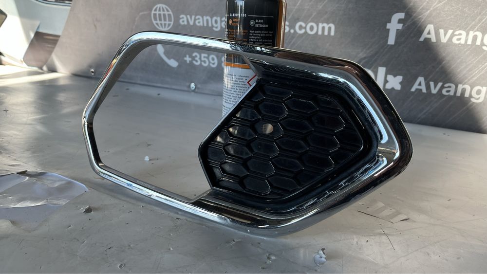 Дясна основа/решетка за халоген Ford Kuga 2 (2012-2022)