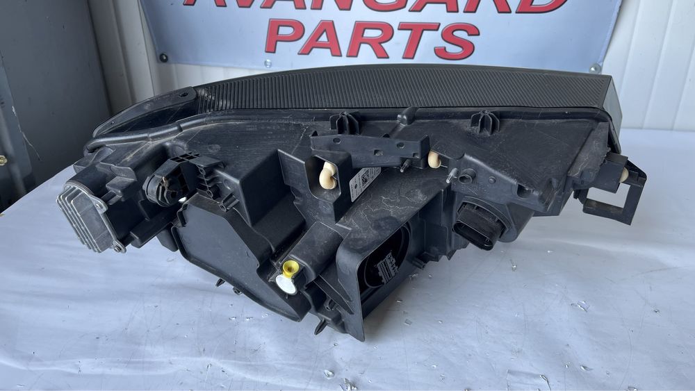2 броя ляв фар VW ID4 2020-