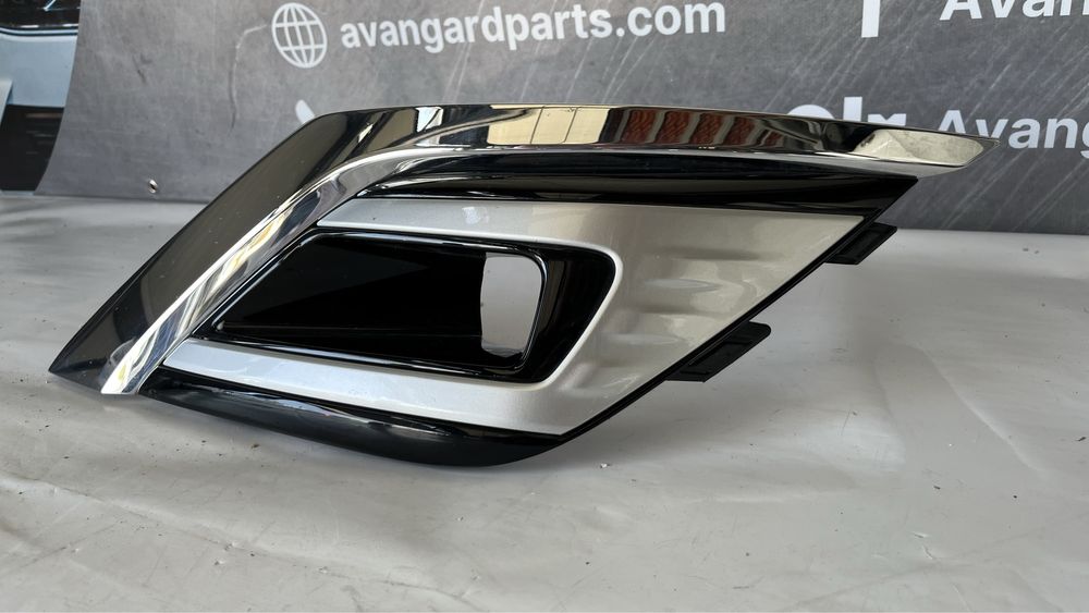 Лява основа за халоген Mitsubishi Outlander 2016-2021