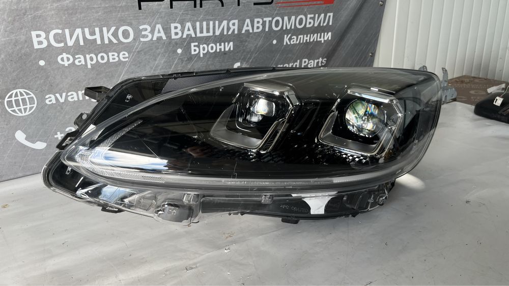 2 броя ляв и 1 брой десен фар Ford Kuga 2021-