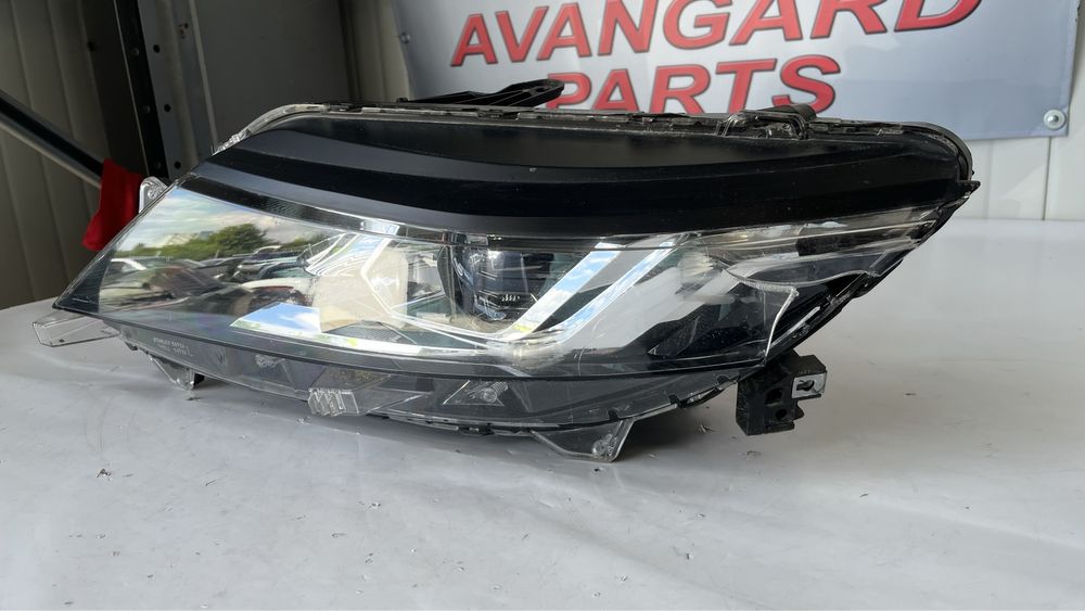 Ляв фар Mitsubishi L200 2019-