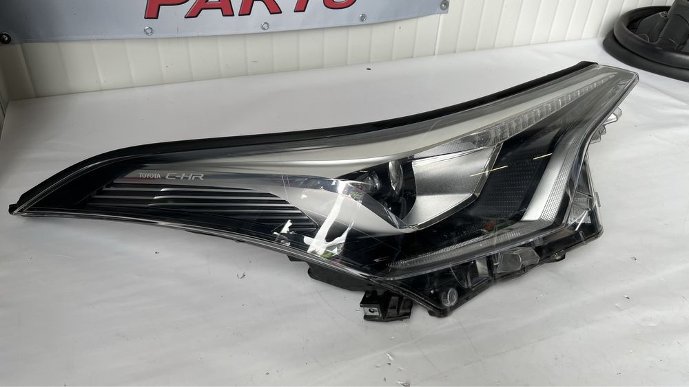 2 броя десен фар Toyota CHR 2016-