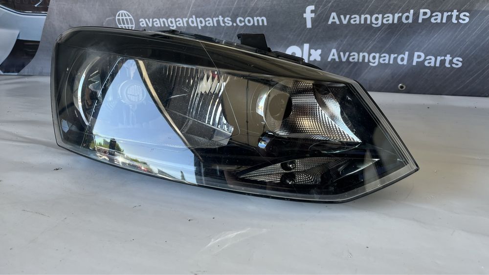 2 броя десен фар Volkswagen Polo