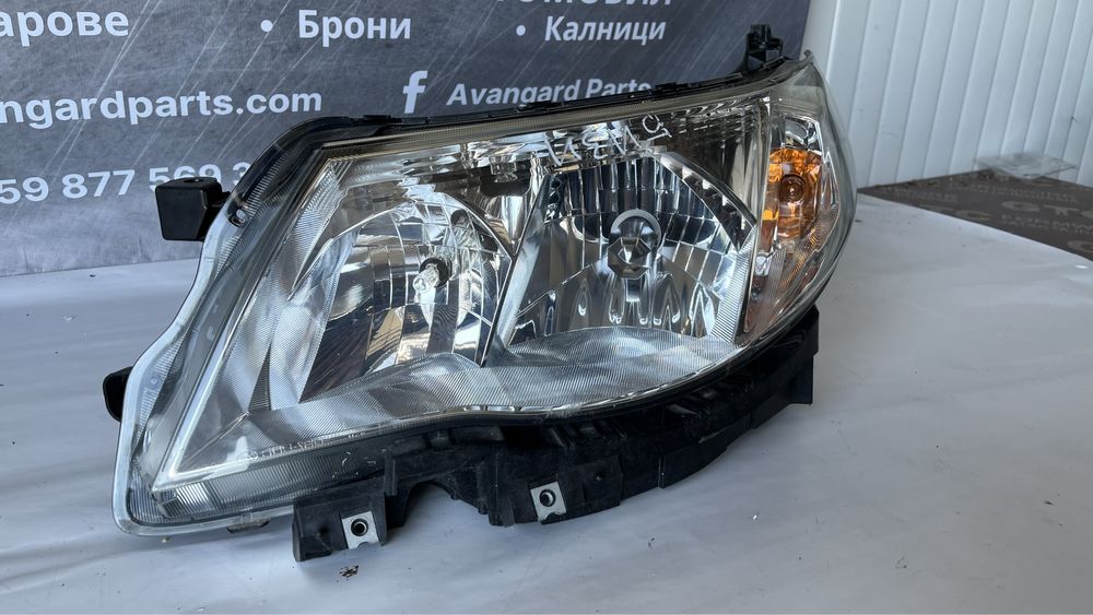 2 броя ляв фар Subaru Forester