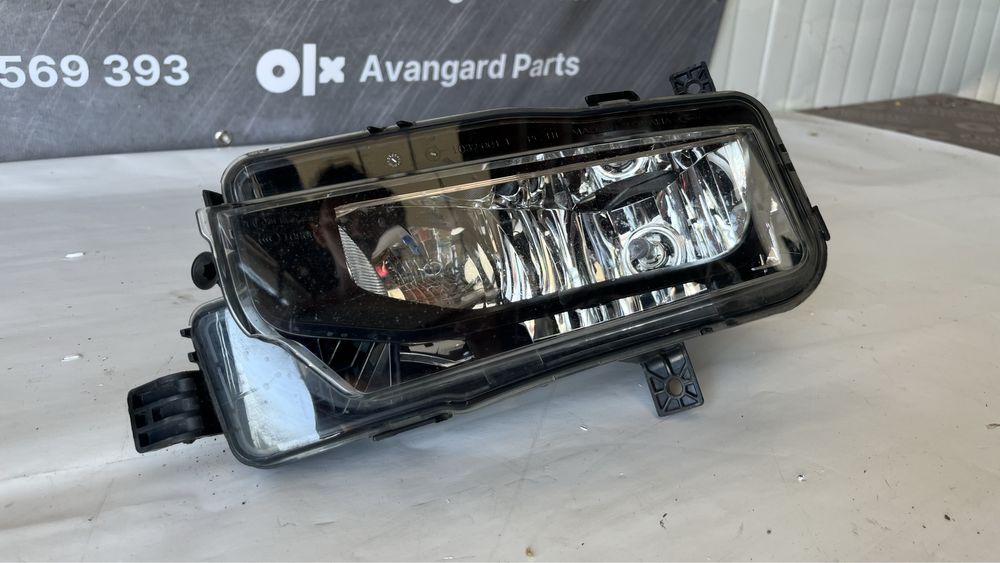 4 броя десен и 2 брой ляв халоген Volkswagen Transporter T6