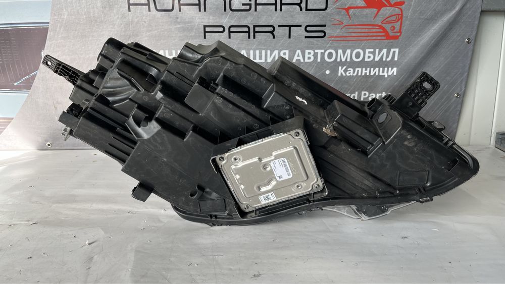 2 броя ляв и 1 брой десен фар Ford Kuga 2021-