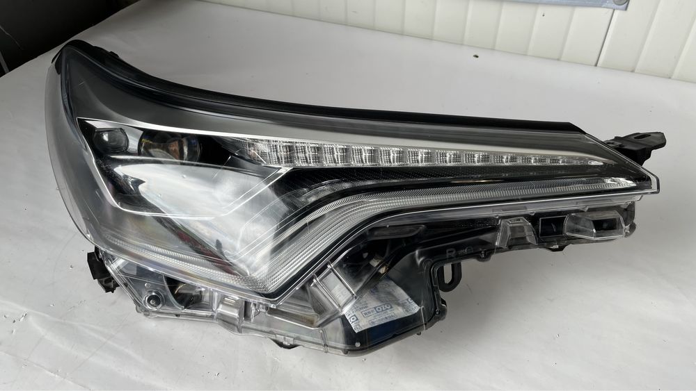 2 броя десен фар Toyota CHR 2016-