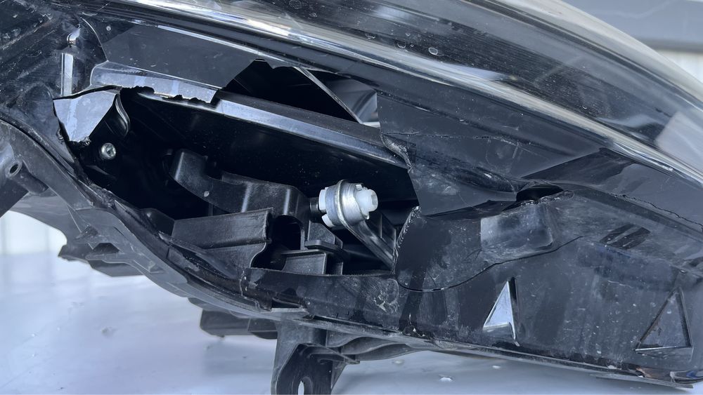 десен фар Opel Insignia