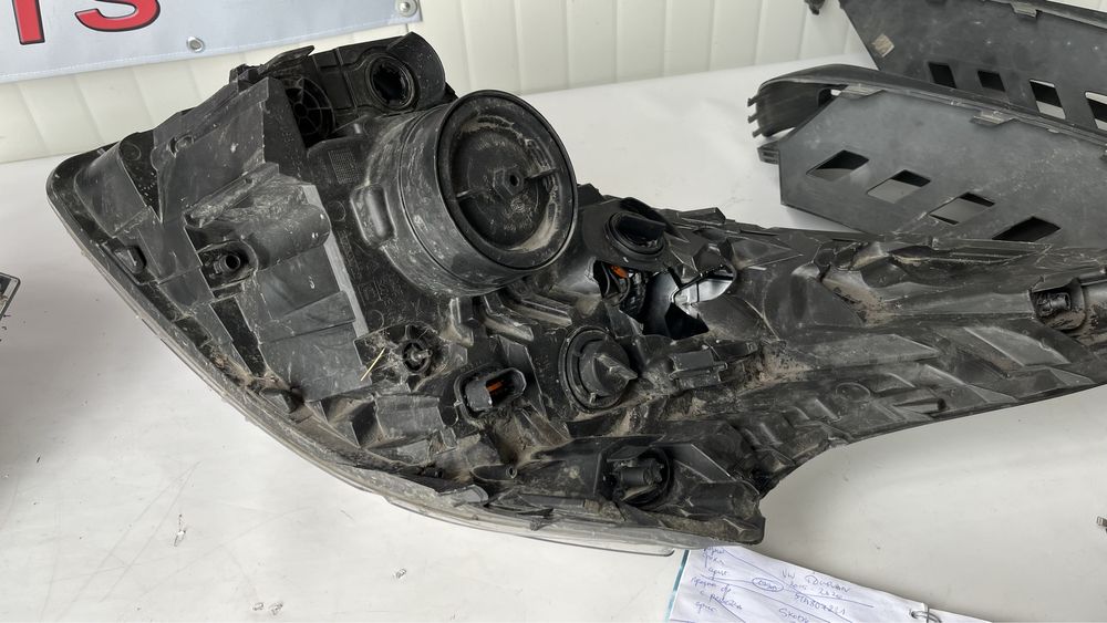 2 броя десен и 1 брой ляв фар Renault Trafic,Opel Movano 14-