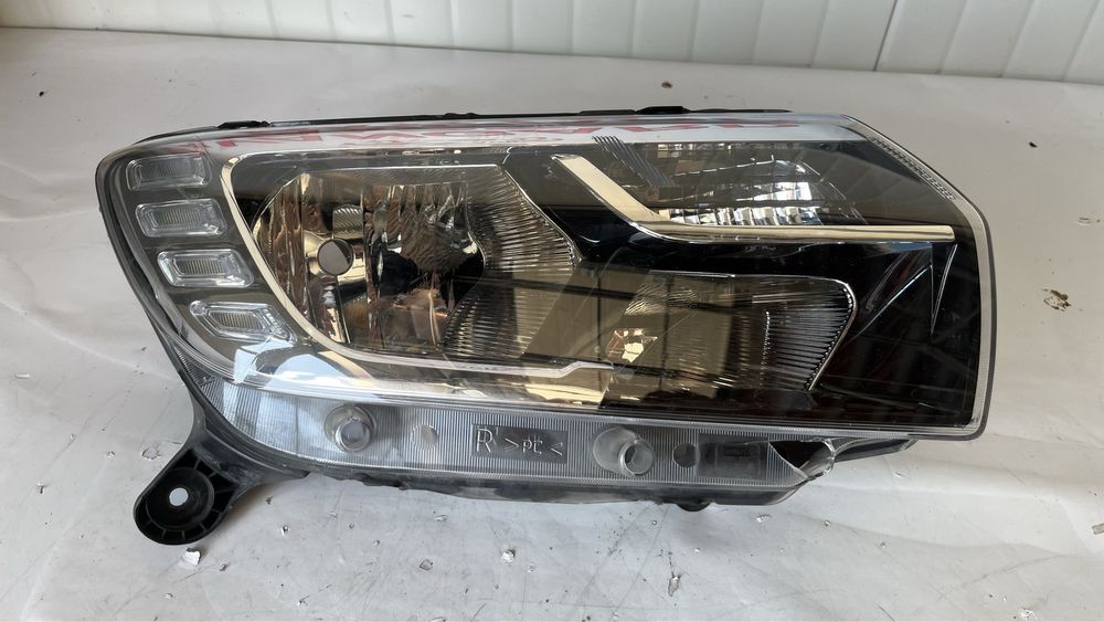 2 броя десен фар Dacia Logan(17-20), Sandero(16-20)