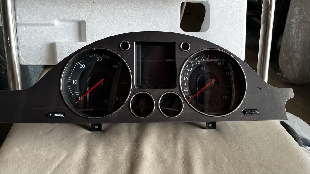 2 броя километраж VW Passat B8 B6 (2005-2010)