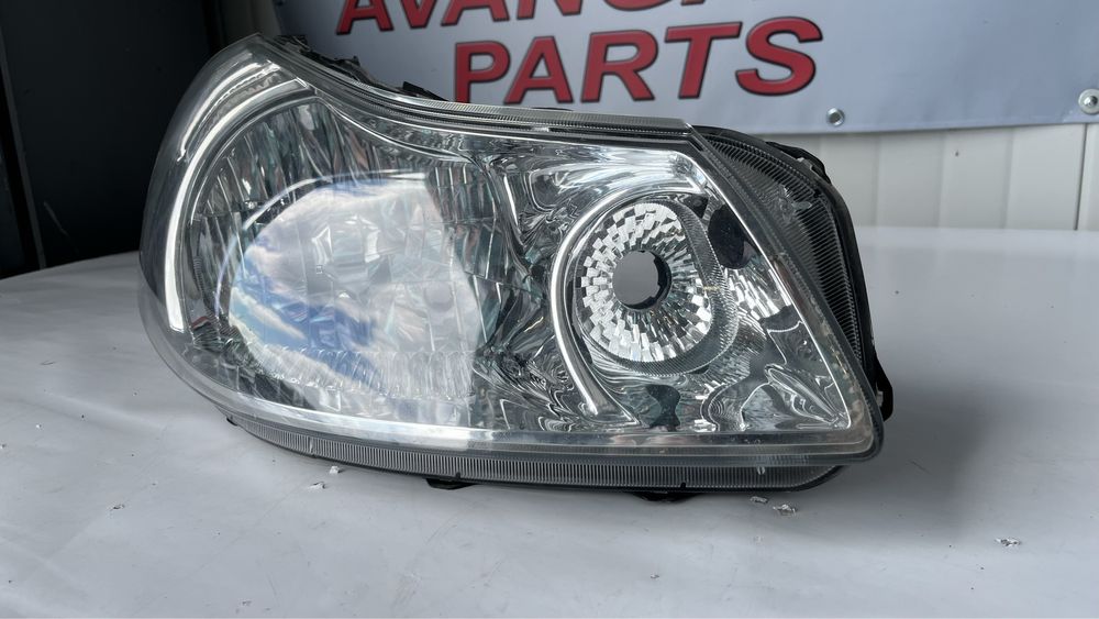 2 броя ляв фар и 1 брой десен фар Suzuki SX4