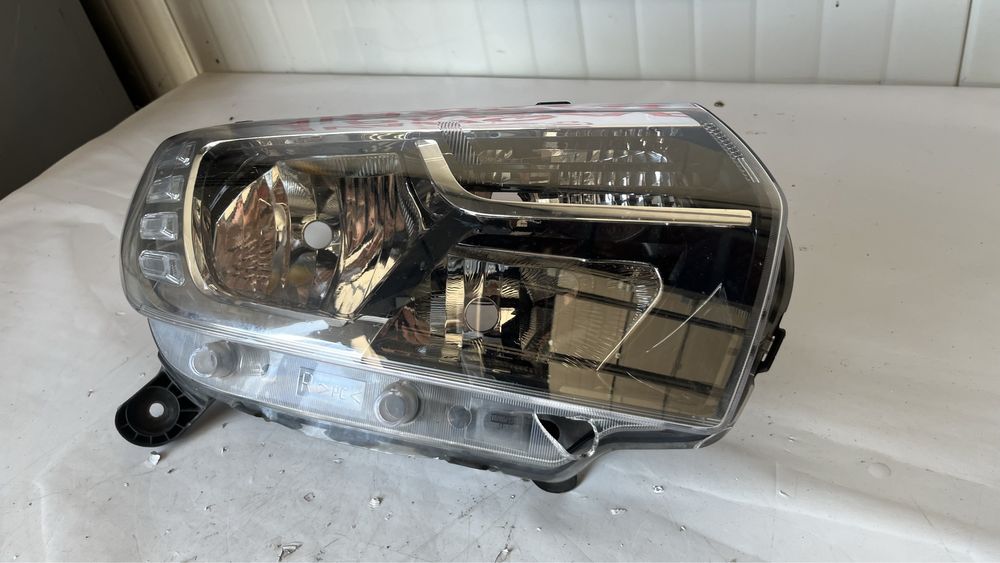 2 броя десен фар Dacia Logan(17-20), Sandero(16-20)