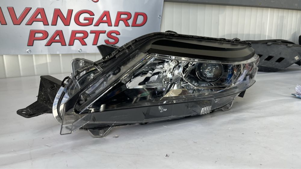 Ляв фар Mitsubishi L200 2019-