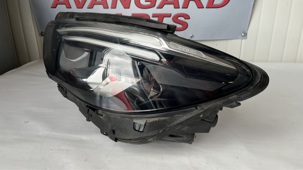 2 броя ляв фар Mercedes B Class W247 2019-