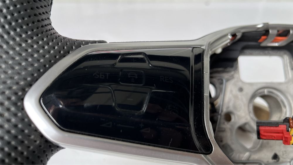2 броя волан VW Golf 8 2019-