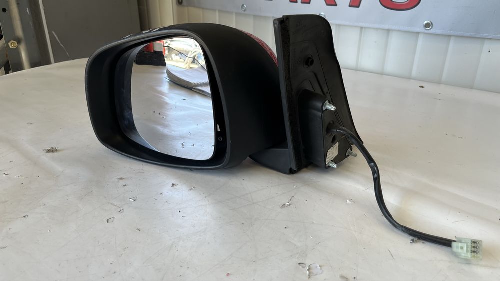 2 броя ляво и 2 броя дясно огледало и капак Suzuki SX4