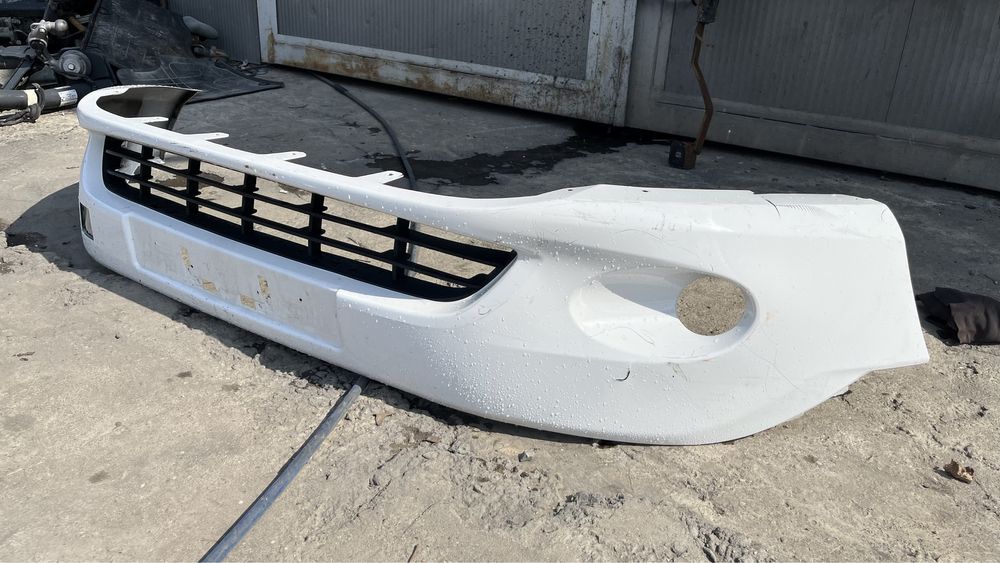 Предна броня Nissan N200