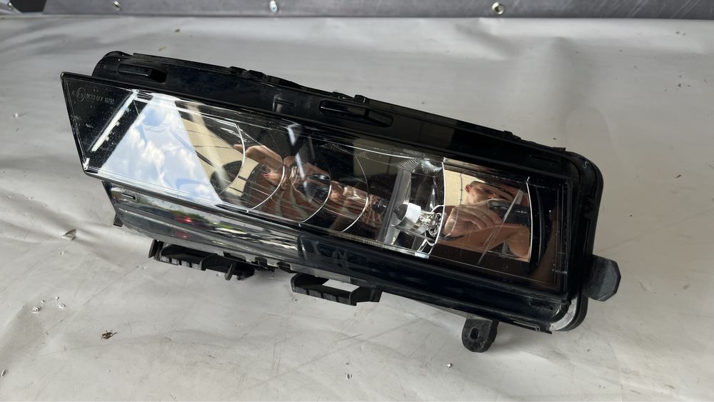 десен халоген Skoda Octavia 3 (2014-2019)