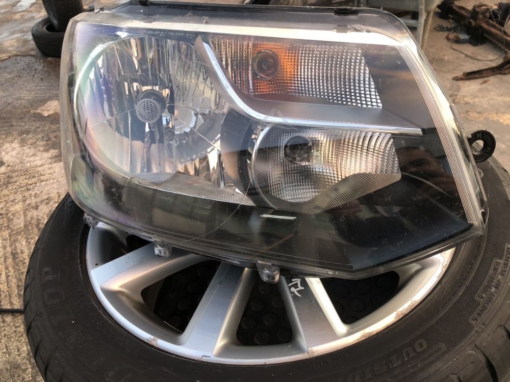 Фар Volkswagen Caravelle