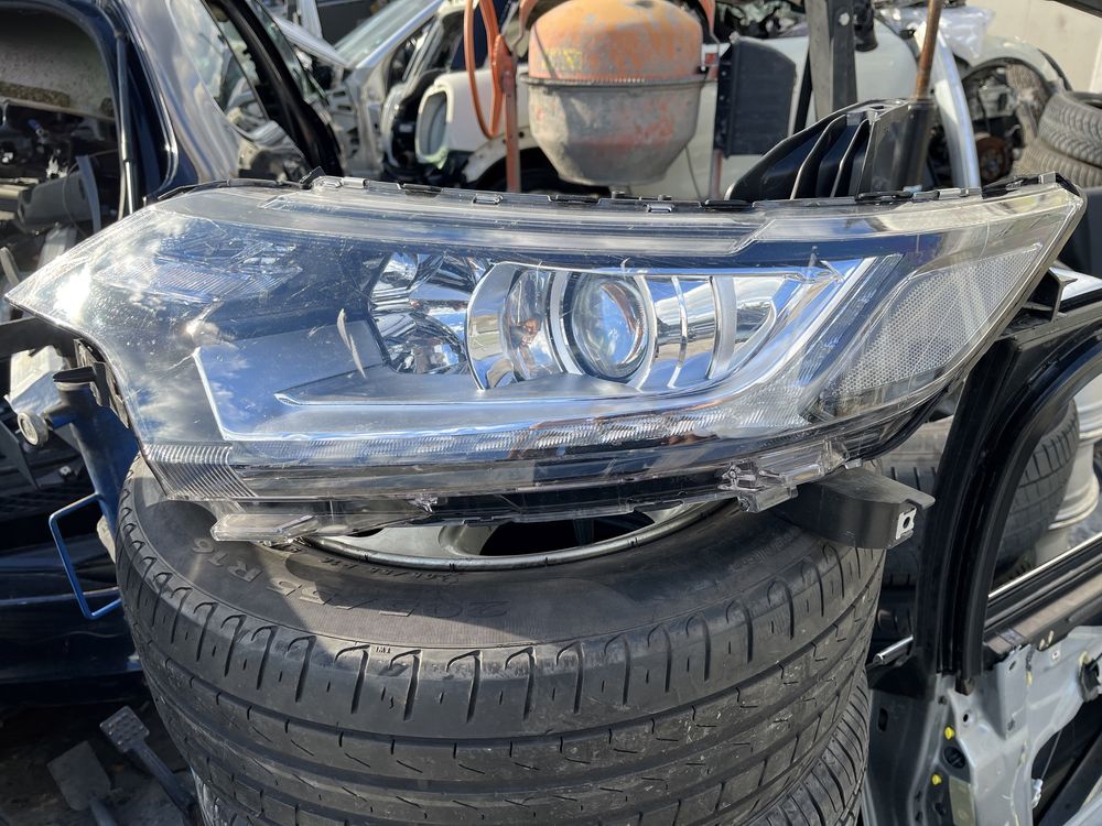 Ляв и десен фар Mitsubishi Outlander 2013-2021