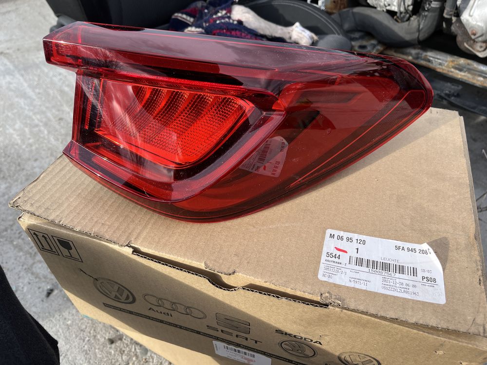 Стоп Seat Leon след 2020 комби 2бр