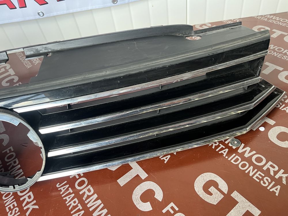 Решетка Volkswagen Passat 8