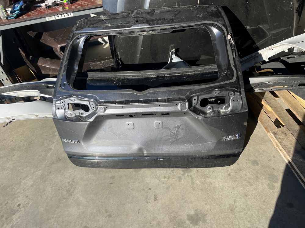 Багажник/капак Toyota Rav 4 2019- 2бр