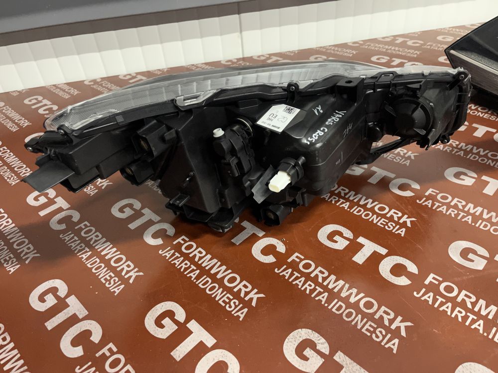 Фар Toyota Yaris Cross 2021
